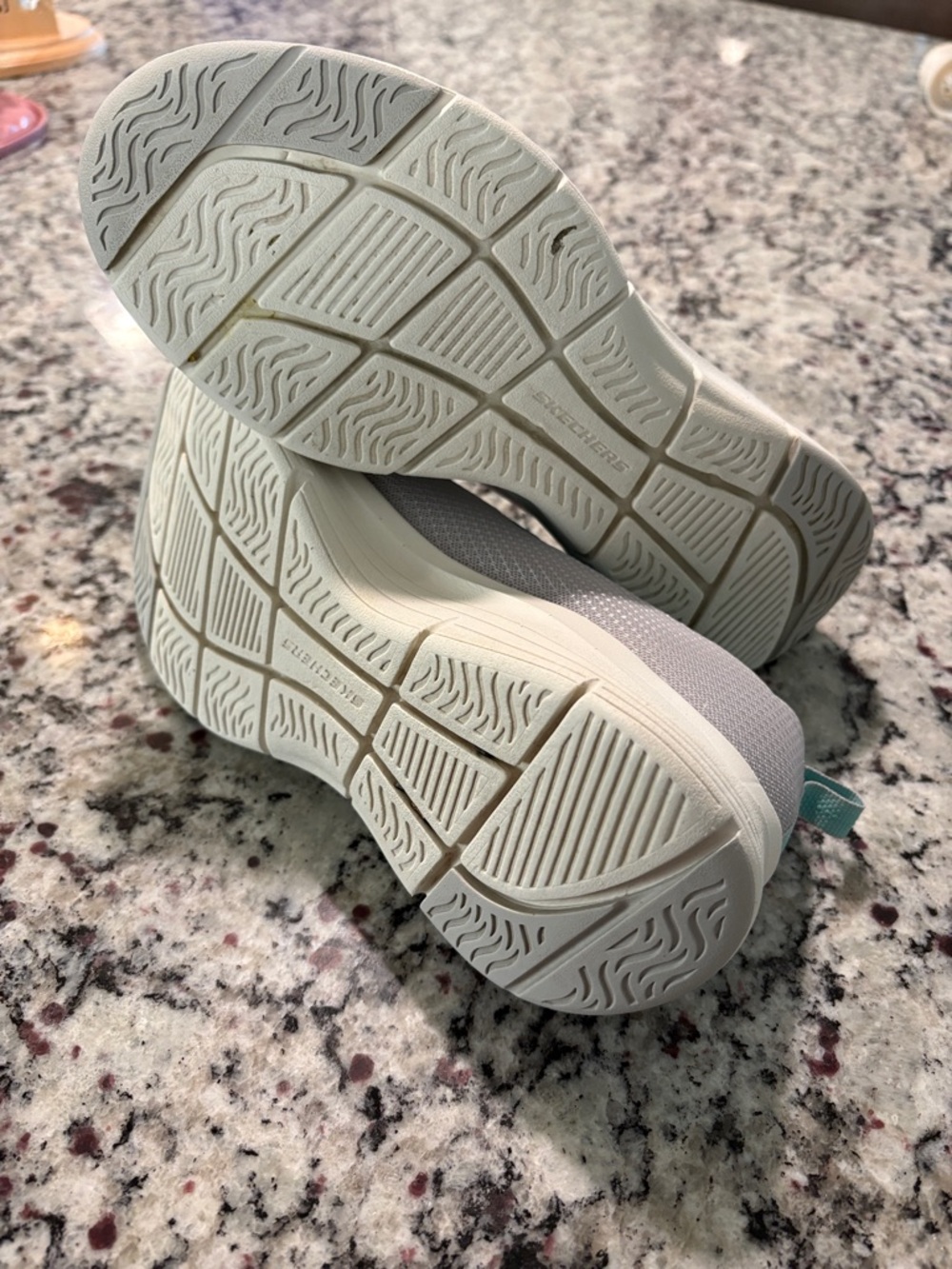 Skechers Arch support Women's Slip-On Sneakers - Light Gray size 7.5 EUC - Picture 7 of 7